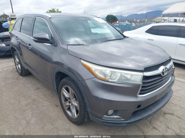 Salvage Toyota Highlander Image