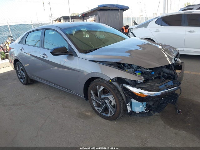 Salvage Hyundai ELANTRA Image