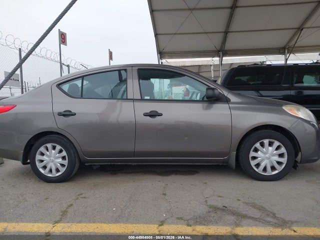Nissan Versa 1.6 S+