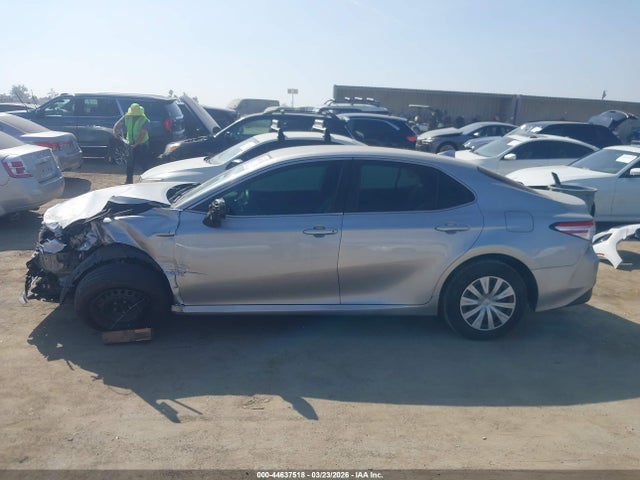 Toyota Camry Le Hybrid