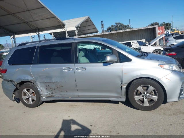 Toyota Sienna Le 8 Passenger