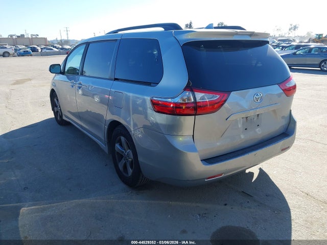 Toyota Sienna Le 8 Passenger