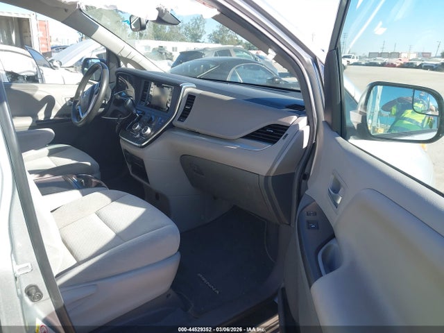 Toyota Sienna Le 8 Passenger