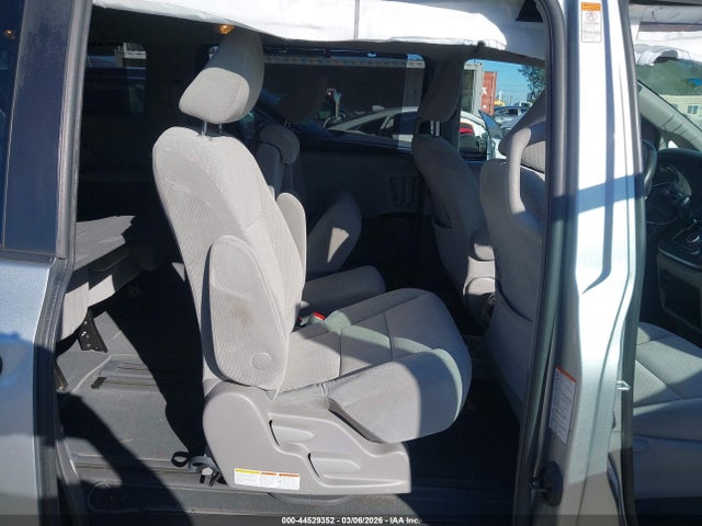 Toyota Sienna Le 8 Passenger