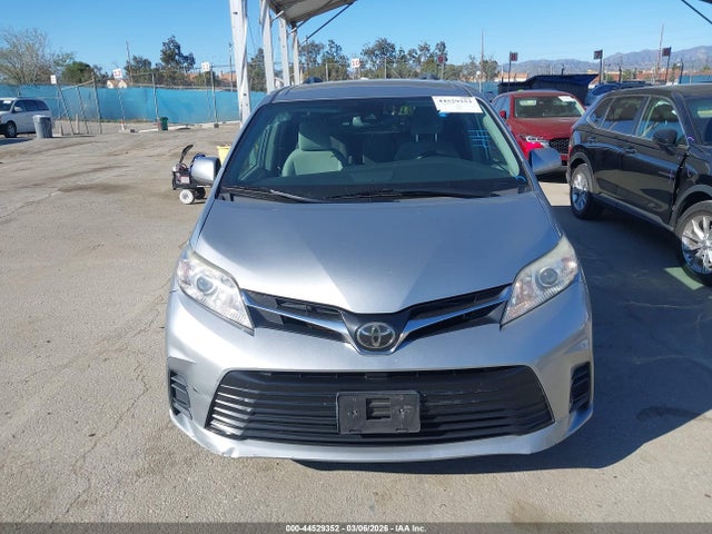 Toyota Sienna Le 8 Passenger