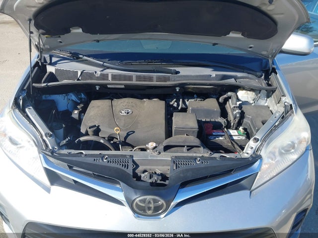 Toyota Sienna Le 8 Passenger