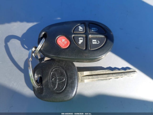 Toyota Sienna Le 8 Passenger