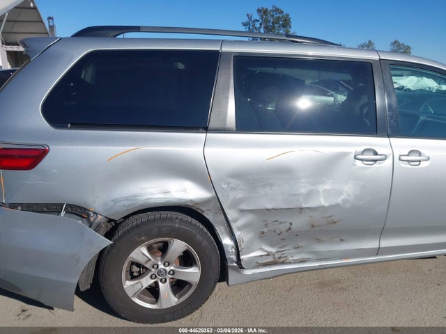 Toyota Sienna Le 8 Passenger