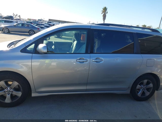 Toyota Sienna Le 8 Passenger
