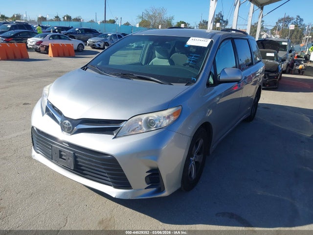 Toyota Sienna Le 8 Passenger