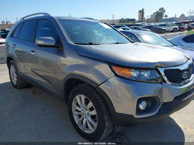 Salvage Kia Sorento Image