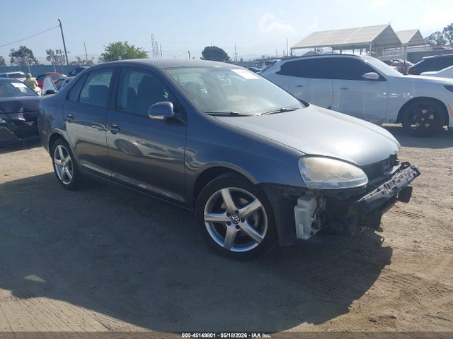 Salvage Volkswagen Jetta Image