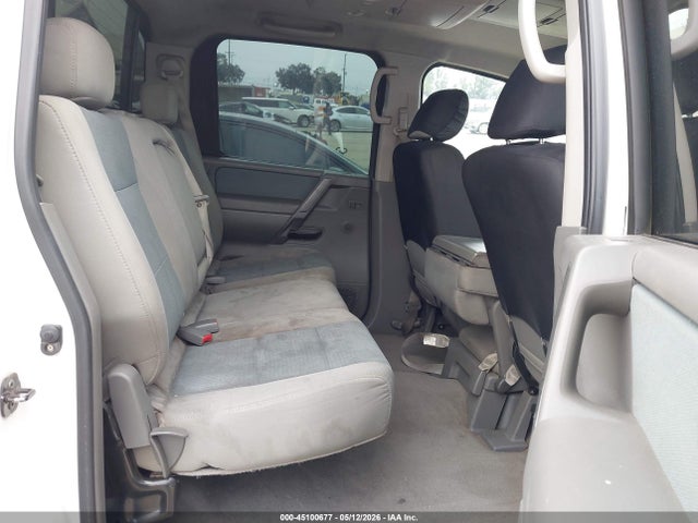 Nissan Titan Se