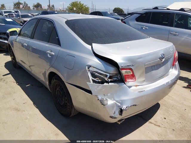Toyota Camry Le V6