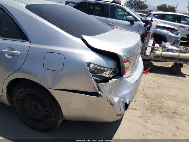 Toyota Camry Le V6