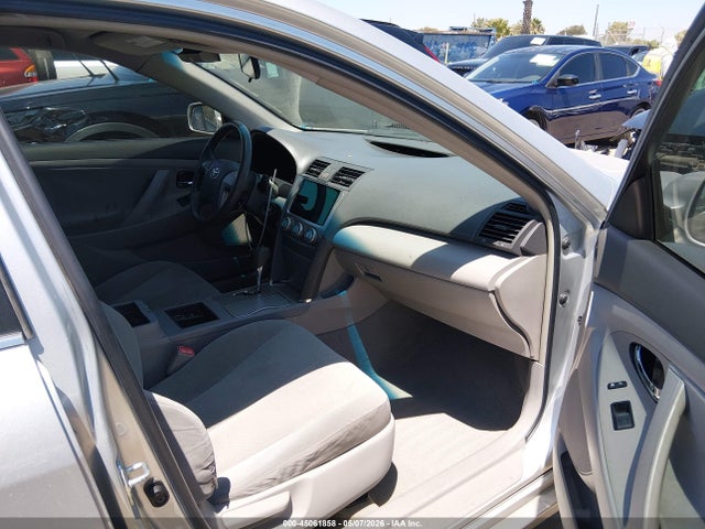 Toyota Camry Le V6