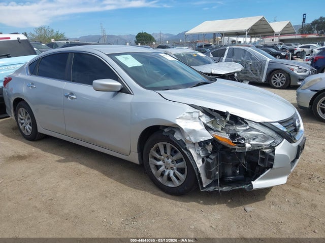 Salvage Nissan Altima Image