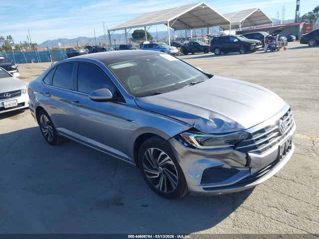 Salvage Volkswagen Jetta Image