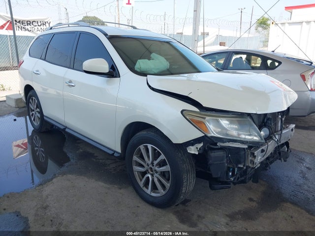 Salvage Nissan Pathfinder Image