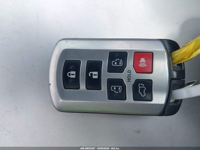 Toyota Sienna Xle 8 Passenger