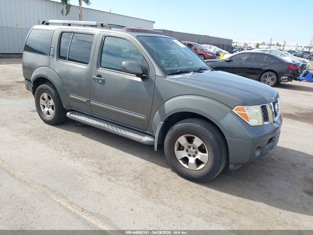 Salvage Nissan Pathfinder Image