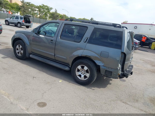 Nissan Pathfinder Se