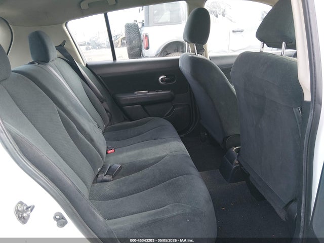 Nissan Versa 1.8 S