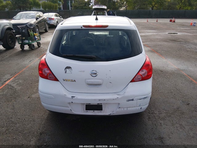 Nissan Versa 1.8 S