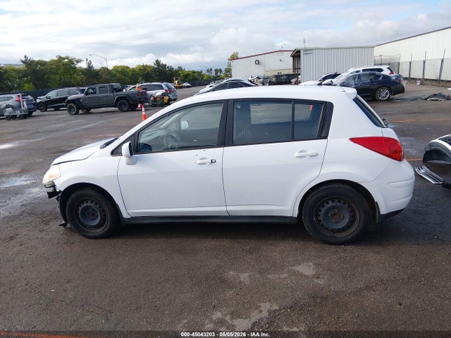 Nissan Versa 1.8 S