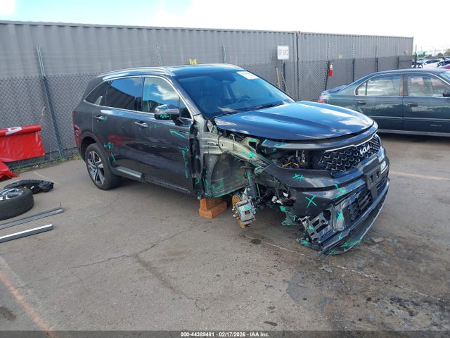 Salvage Kia Sorento Image