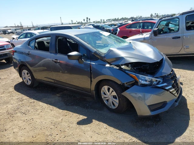 Salvage Nissan Versa Image