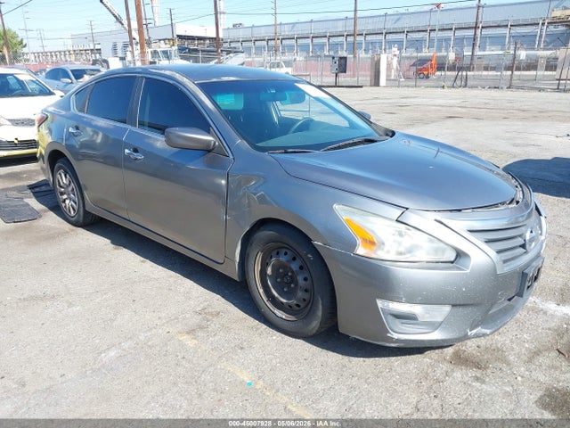 Salvage Nissan Altima Image