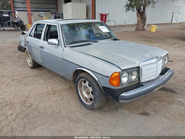 Salvage Mercedes-Benz 300 Image