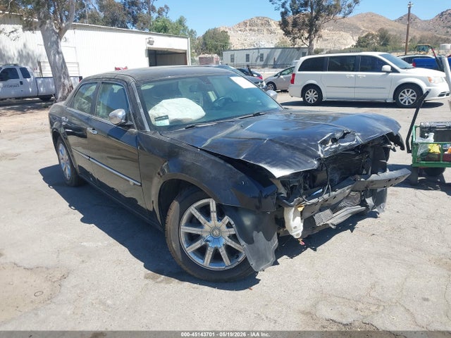 Salvage Chrysler 300c Image