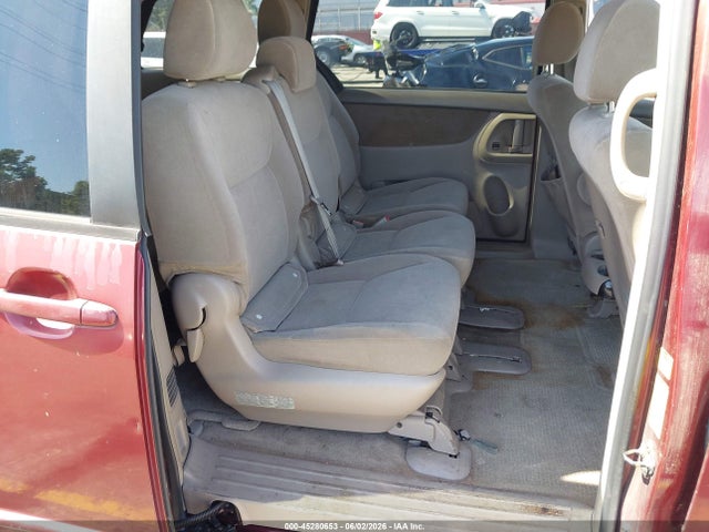 Toyota Sienna Le