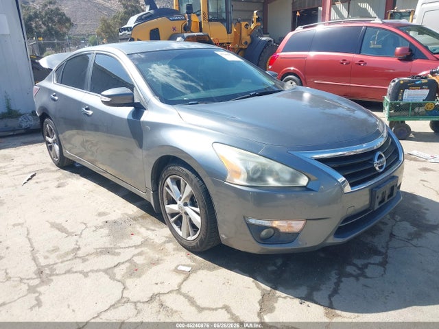 Salvage Nissan Altima Image