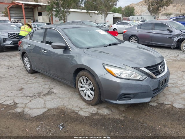 Salvage Nissan Altima Image