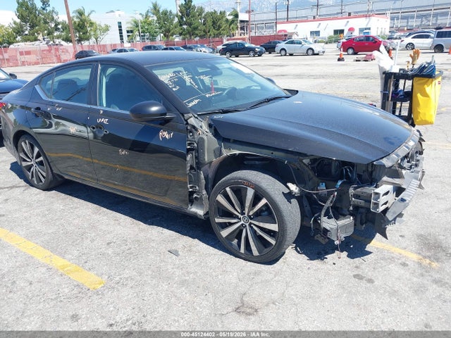 Salvage Nissan Altima Image