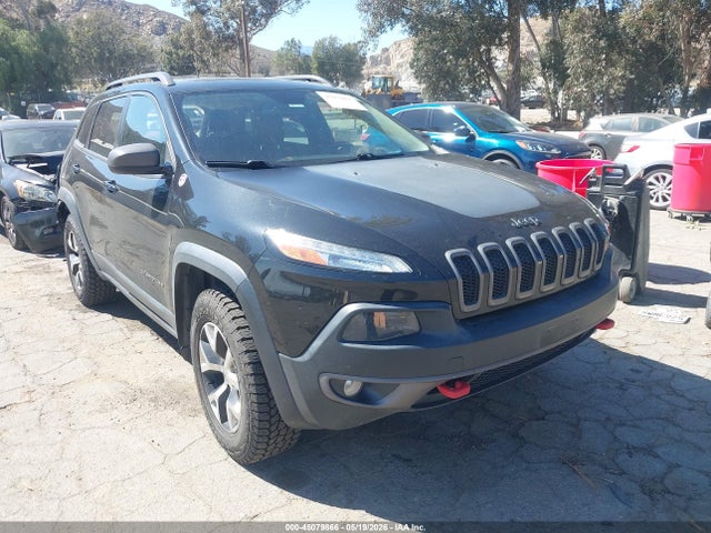 Salvage Jeep Cherokee Image