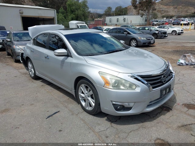 Salvage Nissan Altima Image