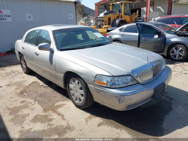 Salvage Lincoln Towncar Image
