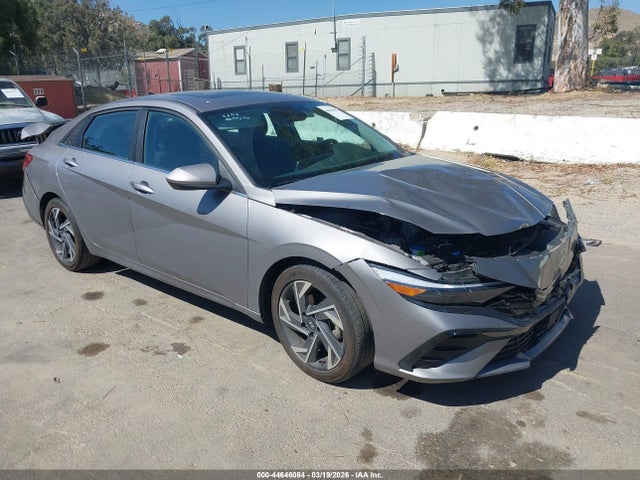 Salvage Hyundai ELANTRA Image