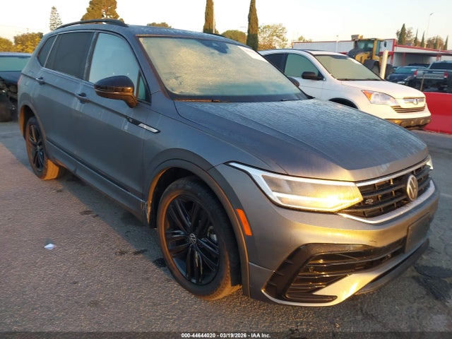 Salvage Volkswagen Tiguan Image