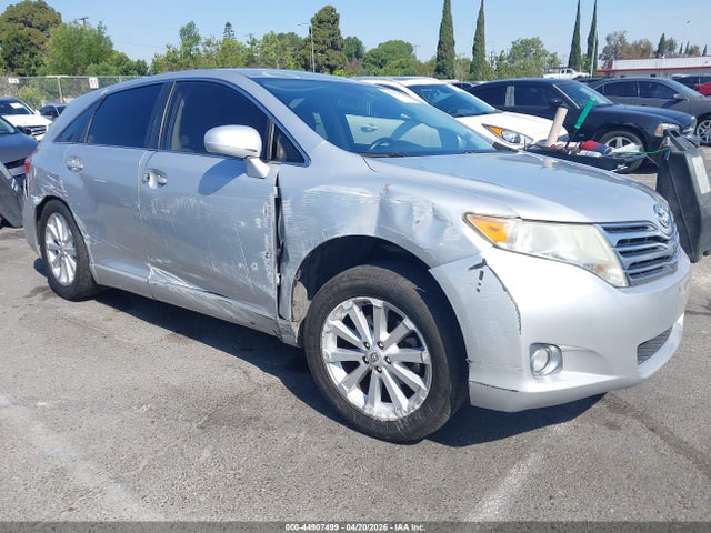 Salvage Toyota Venza Image