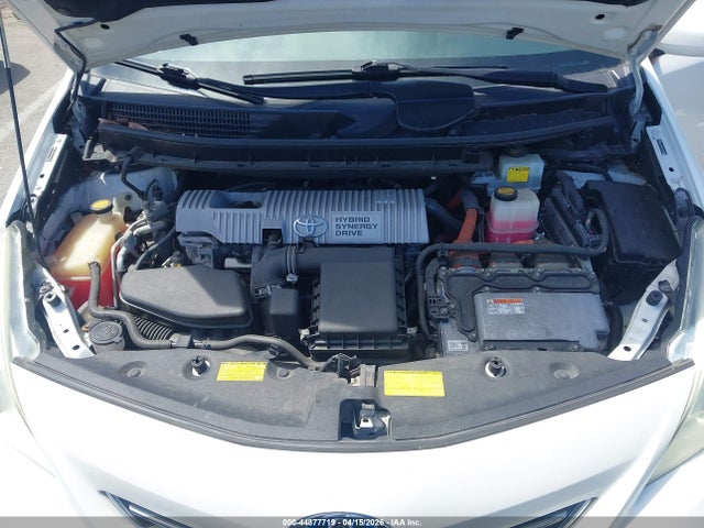 Toyota Prius v Three