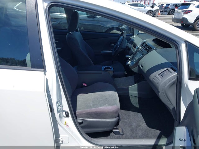 Toyota Prius v Three