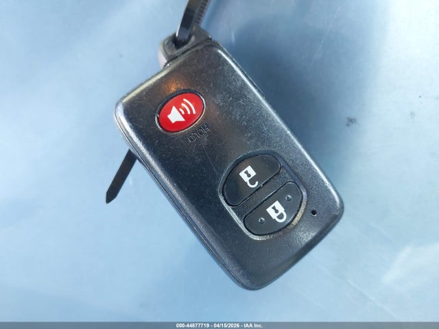 Toyota Prius v Three