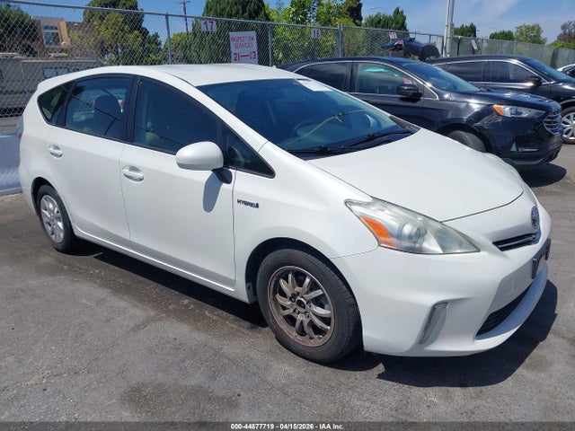 Salvage Toyota Prius v Image