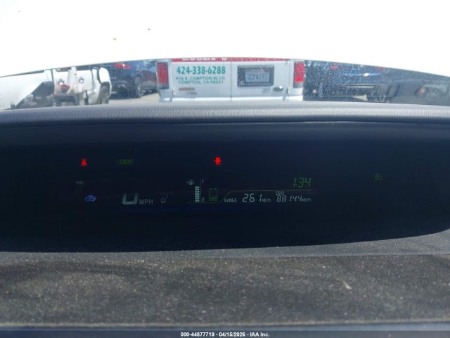 Toyota Prius v Three