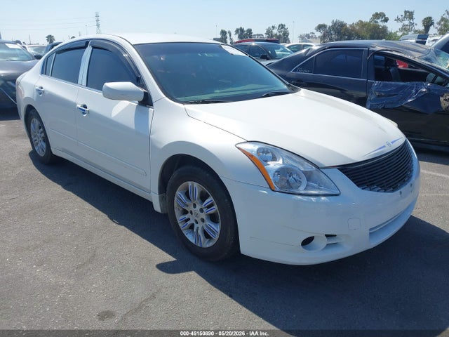 Salvage Nissan Altima Image